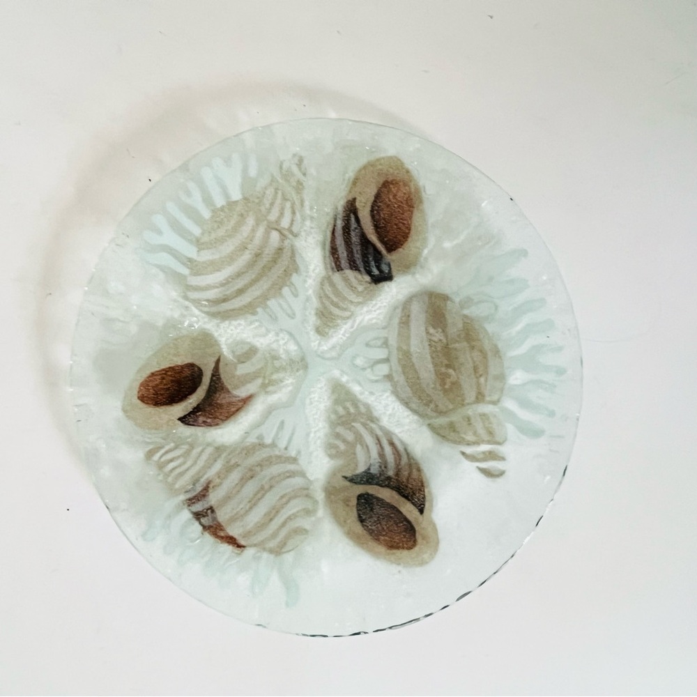Sydenstricker Nautical Seashell fused glass plate - Picture 7 of 10